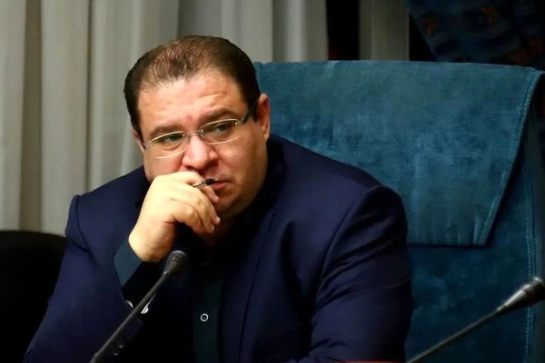 نمی‌توان با مردم به زبان دستوری سخن گفت