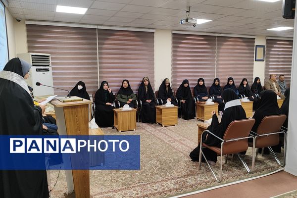 دیدار دختران دانش‌آموز سنندجی با نماینده ولی‌فقیه در کردستان 