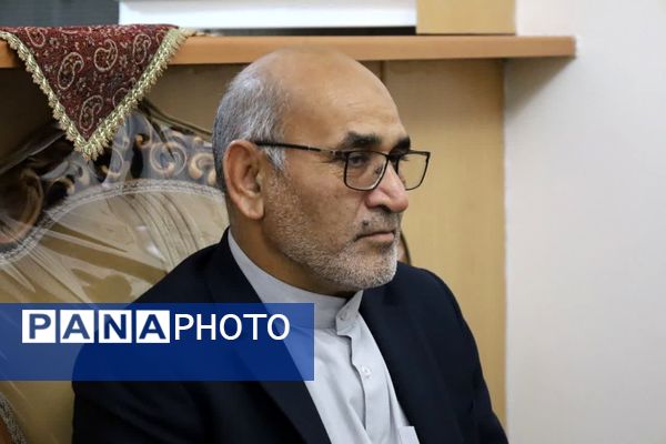 دیدار معاون سیاسی، امنیتی و اجتماعی استاندار یزد، با خانواده‌های شهدای معلم