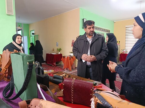 رونمایی از سه اثر به قلم سه دبیر دماوند