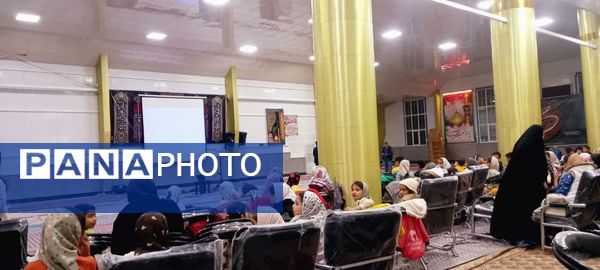 اکران انیمیشن یوز ایرانی رادر حسینیه روستای کاریزک