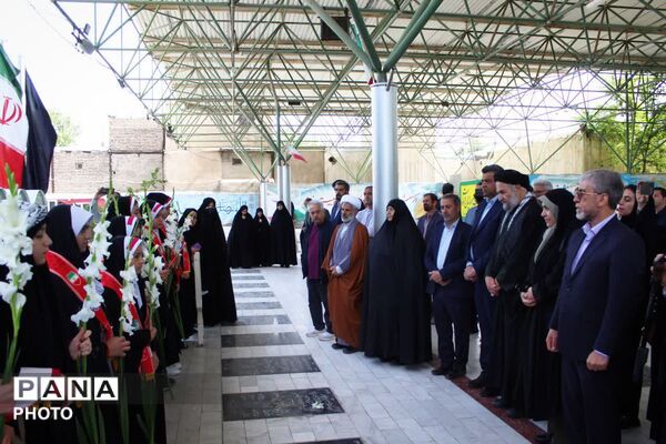 آیین غبارروبی گلزار شهدای شهرستان بروجرد و تجدید میثاق با آرمان‌های انقلاب و شهدای والامقام