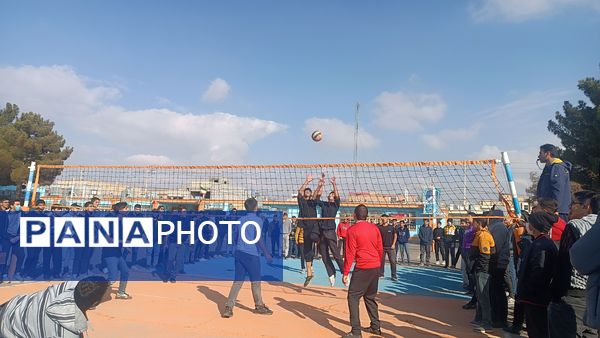 سومین روز از مسابقات گروهی والیبال در دبیرستان شاهد ابوذر گروهی