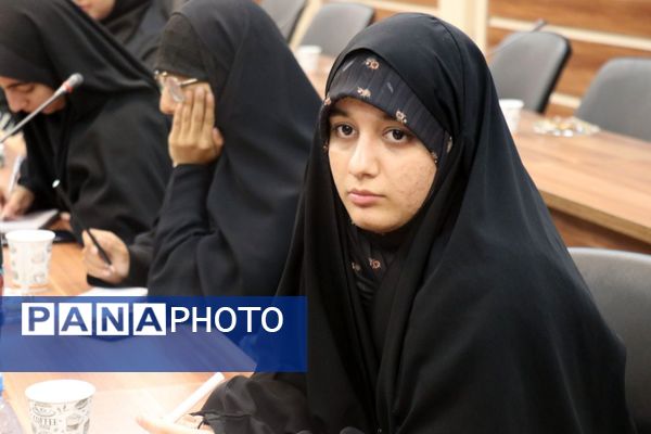 نشست توجیهی دانش‌آموزان پشتیبان طرح خبرنگار شو