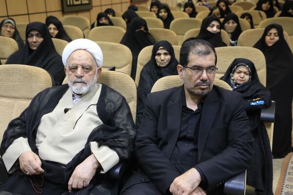 جلسه گرامیداشت و تجلیل از پدران و مادران شهدا 