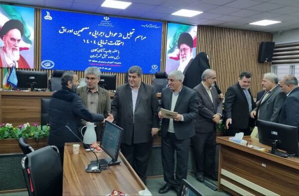 تجلیل از عوامل اجرایی و مصححین امتحانات نهایی ۱۴۰۴