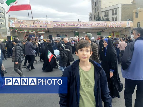 حضور حماسی منطقه ۵ در راهپیمایی ۲۲ بهمن