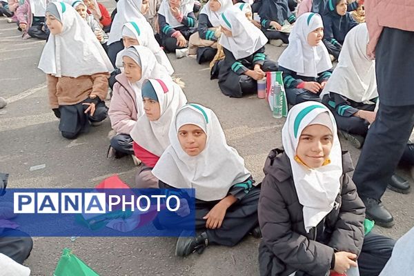 دهه فجر در دبستان‌های باران قشلاق معین‌آباد و شهدای قلعه‌سین پیشوا؛ کودکان روایتگر امید و همبستگی ملی