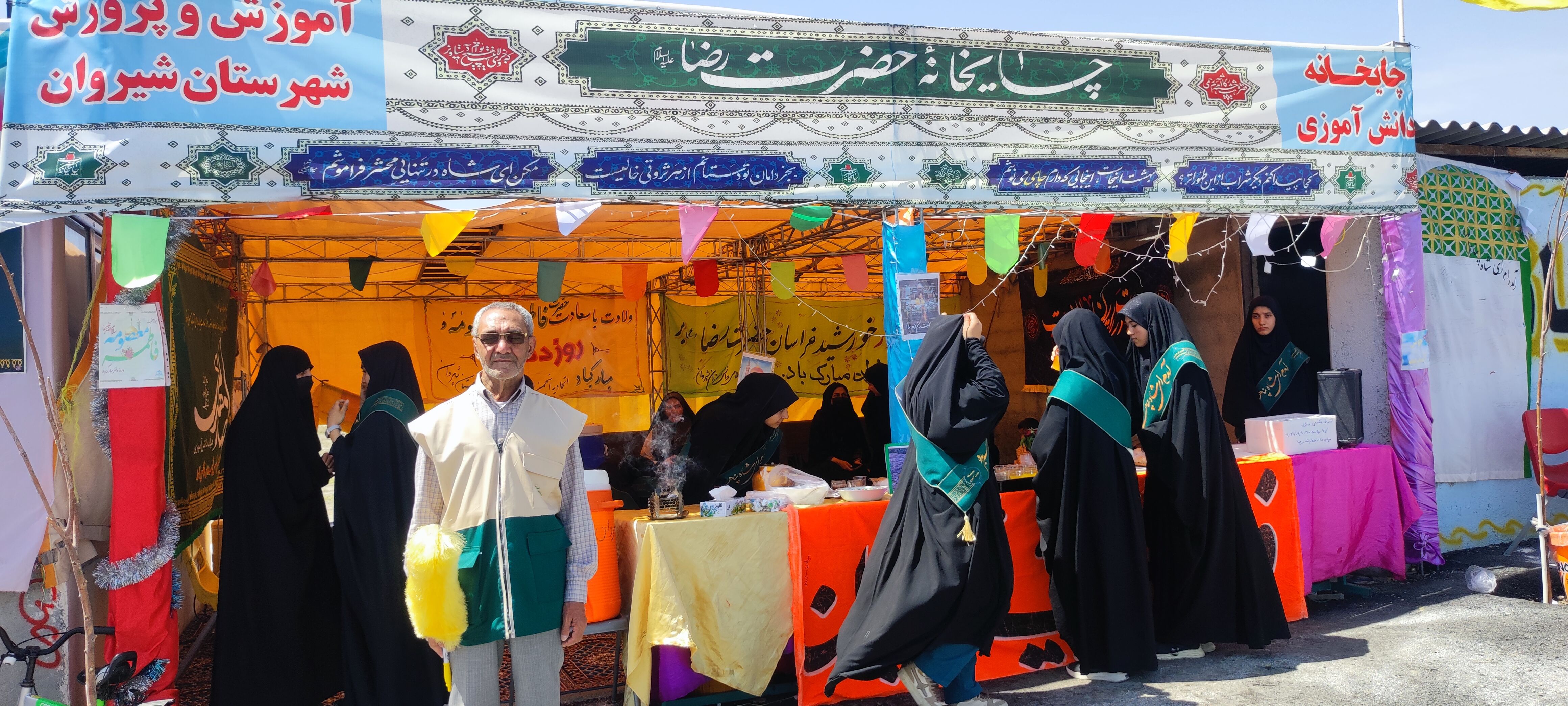 همکاری خادمیاران مدرسه فاطمیه با چایخانه دانش‌آموزی حضرت رضا (ع) در شیروان