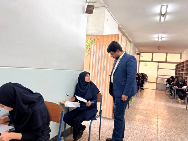 حال و هوای امتحانات نهایی در حوزه‌های دبیرستان‌های اصفهان
