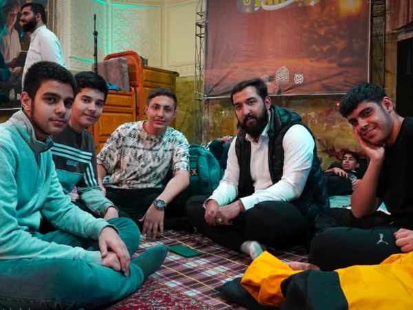 جلوه‌ای از اعتکاف دانش‌آموزی در مسجد امام علی‌بن‌ابی‌طالب (ع)