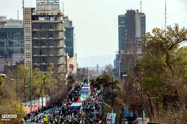 تشییع پیکر شهیدان لاریجانی، سلیمانی و شهدای ناوشکن دنا - 2
