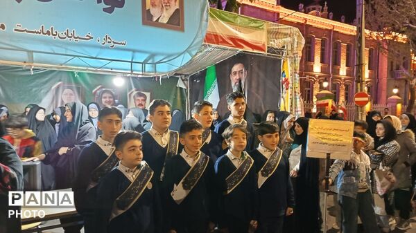 تجمعات شبانه میدان ساعت تبریز