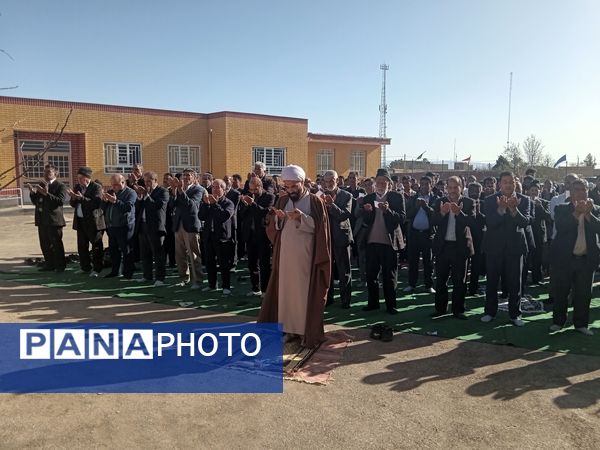 حضور با شکوه مردم شهر نسر و رباطسنگ در نماز عید سعید فطر 