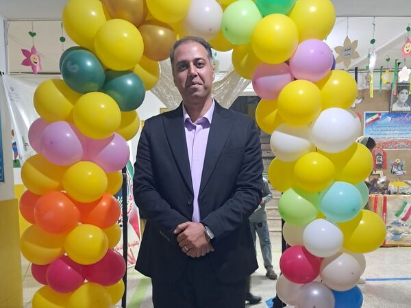دانش آموزان در آغوش مدرسه