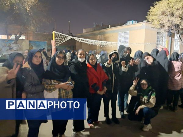 رصد ستارگان در مدرسه عزت طلایی