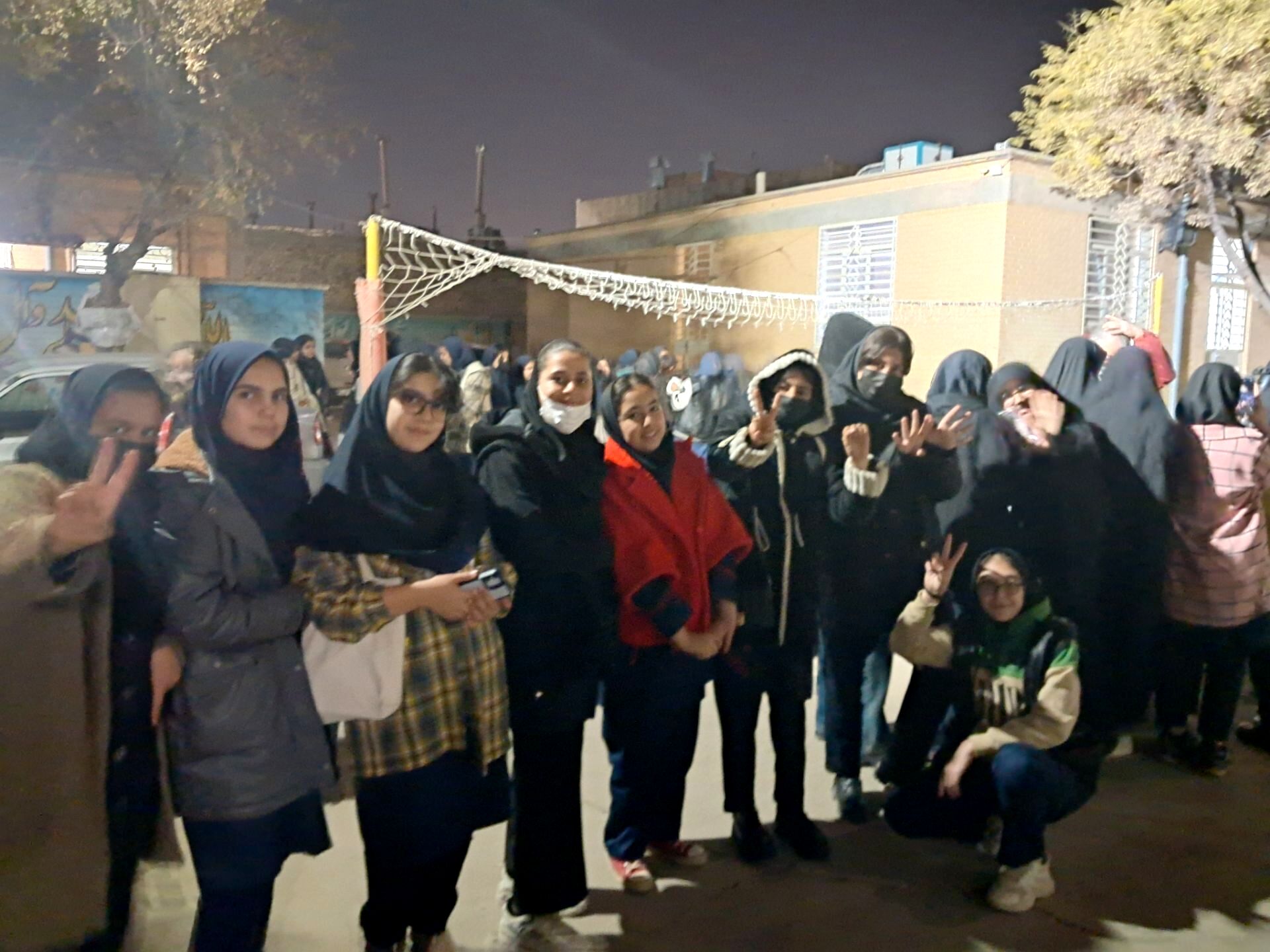 رصد ستارگان در مدرسه عزت طلایی