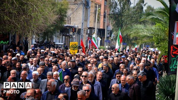 راهپیمایی روز قدس همزمان با تشییع شهید اقتدار در جهرم
