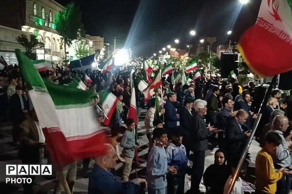 قیامدشت در قاب نور و باران؛ روایت تصویری از حال و هوای وصف ناپذیر این شب های شهر قیامدشت