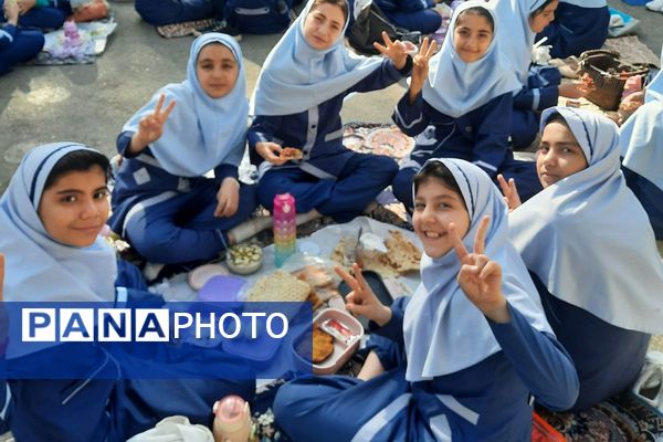 برگزاری جشن تخم‌مرغ‌های رنگی در دبستان قدر بهارستان دو