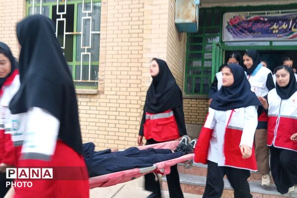 دبیرستان هاجر دیشموک، میزبان برنامه‌ای با محوریت پدافند غیرعامل