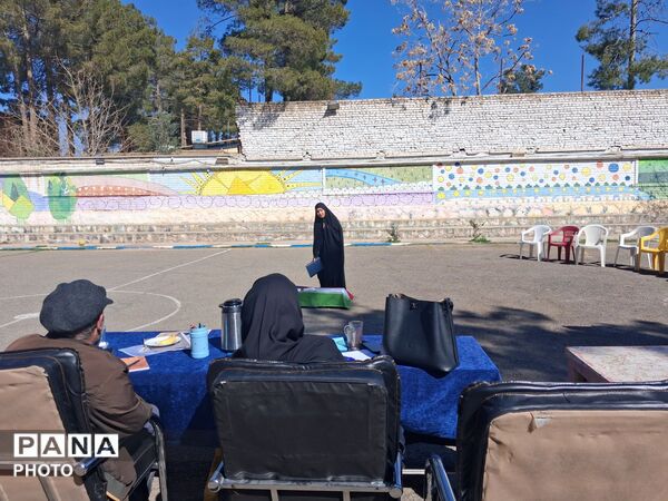 مسابقات نمایش خوانی و تئاتر خیابانی دختران در شهرستان کاشمر 