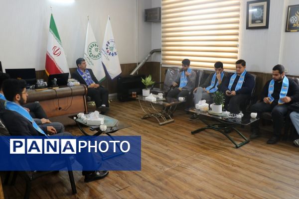دیدار دانش‌آموزان پسر پیشتاز با مدیر سازمان دانش‌آموزی خراسان رضوی