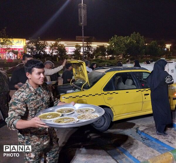گرامیداشت چهلمین روز تدفین آقای شهید ایران و برگزاری مراسم شب شهادت امام حسن عسکری(ع) با حضور ۸۰۰ نفر