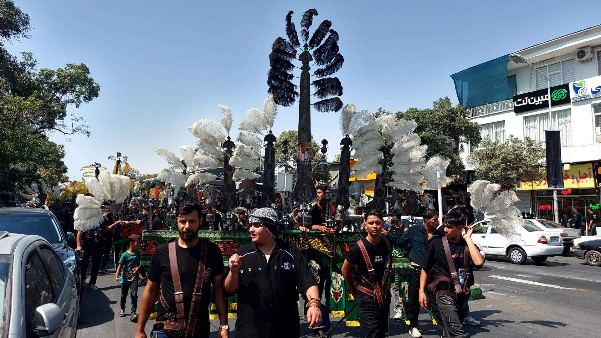 حال و هوای خیابان های اطراف حرم رضوی