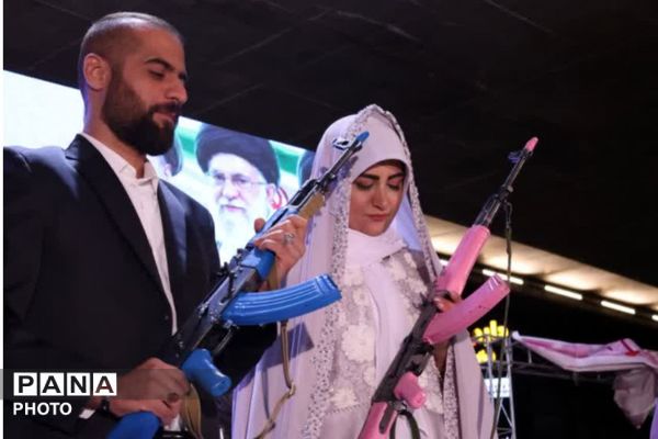 جشن ازدواج ۱۴ زوج جوان در میدان معلم شیراز - 2