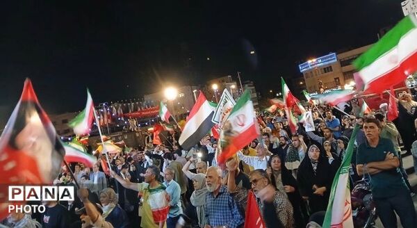 میدان انقلاب، میعادگاه خروش ملت در فریاد «الله‌اکبر» و طنین «مرگ بر آمریکا» و «مرگ بر اسرائیل»
