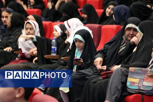 تقدیر از دانش‌آموزان برتر حوزه فرهنگی و هنری در آموزش و پرورش ناحیه یک شهرری