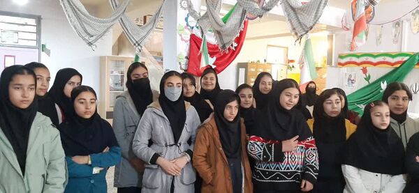 نمایشگاه انقلاب در مدرسه حضرت خدیجه(س) شیروان 