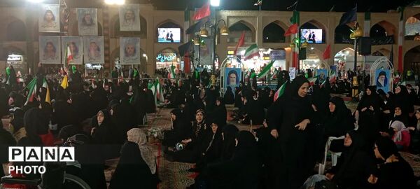 گرامیداشت یاد دختران مدرسه شجره طیبه میناب در میدان امیرچخماق یزد