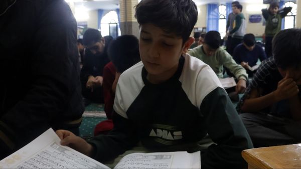 برگزاری مراسم خوانش اعمال ام‌داوود در سومین روز اعتکاف 