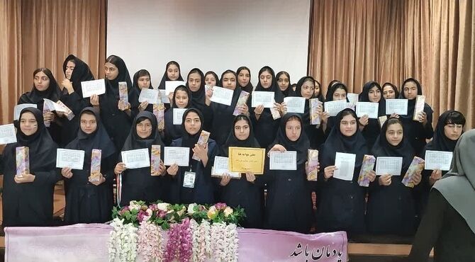جشن آغاز روزهای دانایی  در دبیرستان حکیم فرزانه