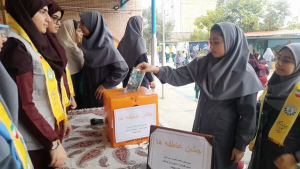 جشن عاطفه‌ها در دبیرستان دوره اول شاهد دخترانه شهرستان کردکوی