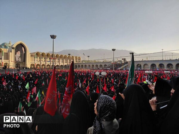 تهران در تب وداع با رهبر  مقتدر شهید