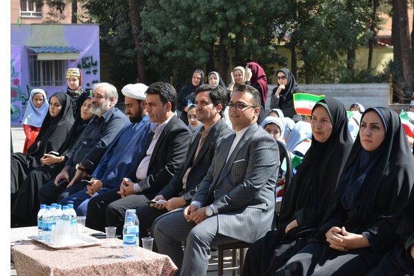 جشن عاطفه‌ها؛ لبریز از مهربانی در دبستان دخترانه قدر بهارستان ۲