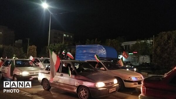 پرچم های ایران بر فراز بلوار فضل نیشابور قرار گرفت 