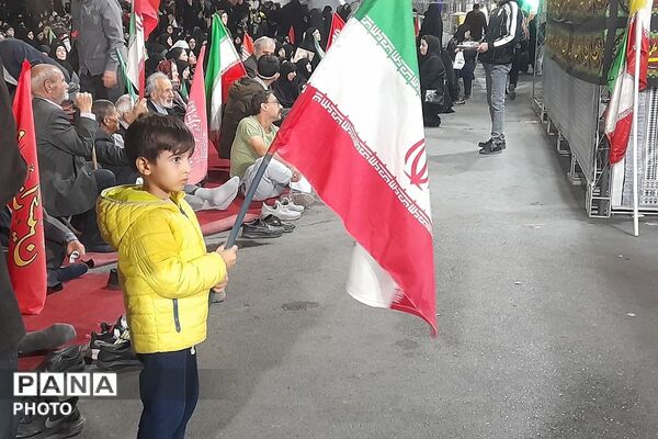 طنین نوای دل‌نشین «زمزمه‌های زهرایی» در میدان امام خامنه‌ای