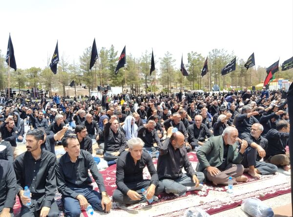 اقامه نماز ظهر عاشورا در بیرجند