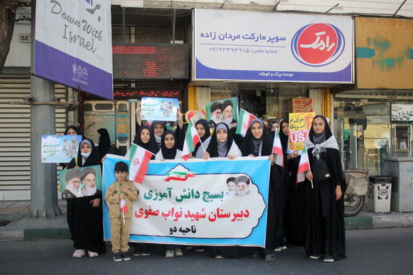 جلوه‌هایی از حضور حماسی دانش‌آموزان قم در راهپیمایی یوم الله ۱۳ آبان