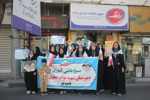 جلوه‌هایی از حضور حماسی دانش‌آموزان قم در راهپیمایی یوم الله ۱۳ آبان