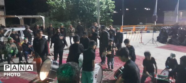 عزاداری و زنجیر زنی  شب هفتم ماه محرم در حسینیه شهدای شهر بار  
