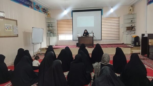 کارگاه آموزش خانواده در دبیرستان شاهد تکتم ناحیه ۳