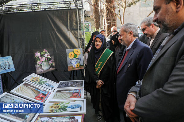 آیین نواختن گلبانگ انقلاب اسلامی با حضور وزیر آموزش و پرورش