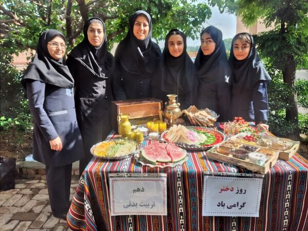 جشنواره صبحانه سالم در هنرستان موفقیان شهرستان نظرآباد