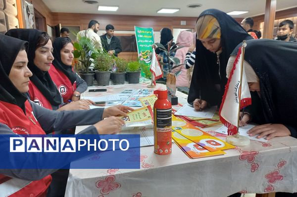 اجرای برنامه هم‌ساده‌ها در سالن سینما ۱۹بهمن پایگاه هوایی شیراز