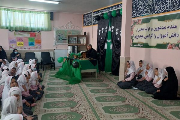 موج عشق به دخت پیامبر(ص) در مدارس فیروزکوه طنین‌انداز شد